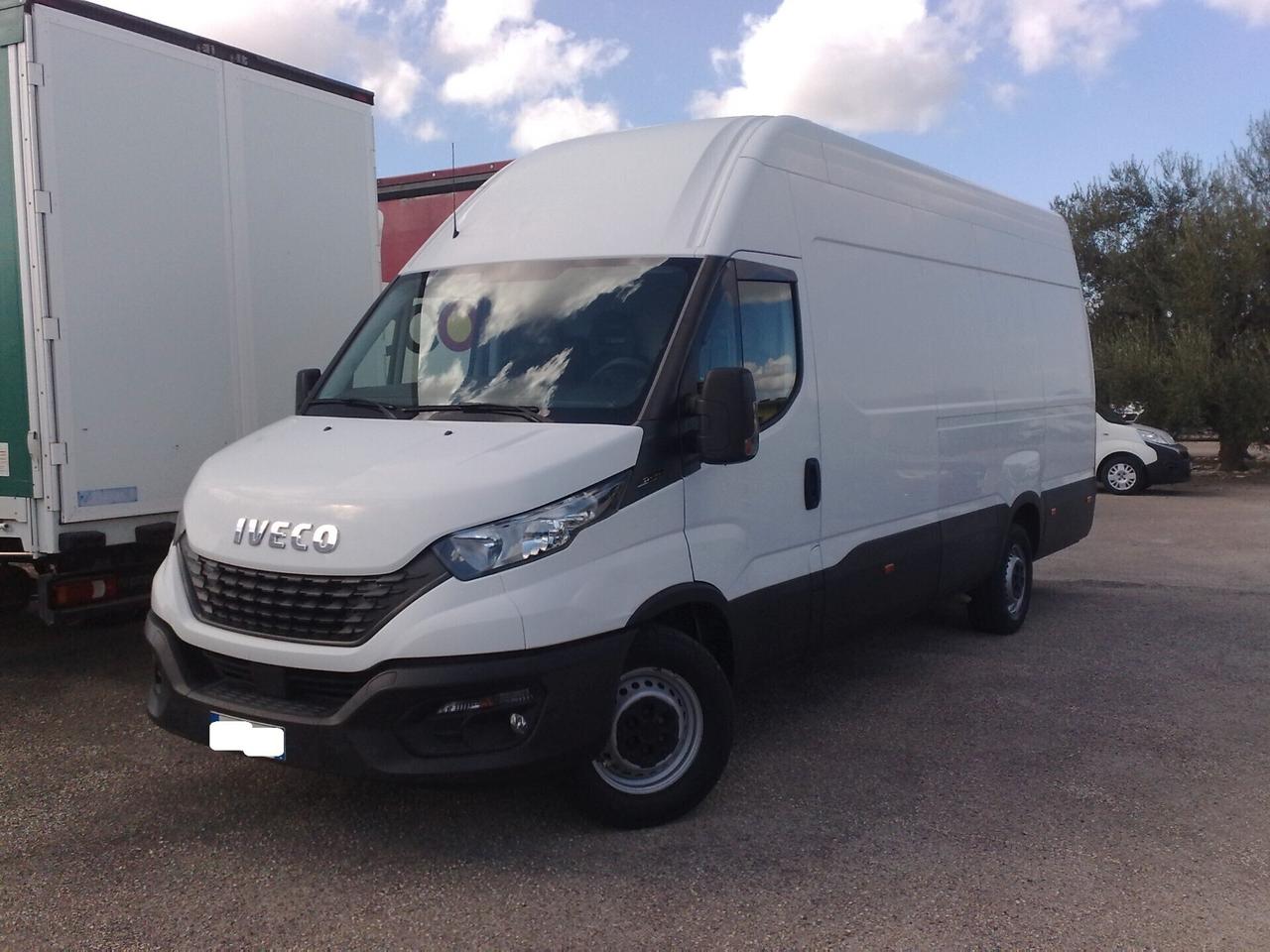 Iveco Daily 35s14 2.3hpt GRANVOLUME - 2021