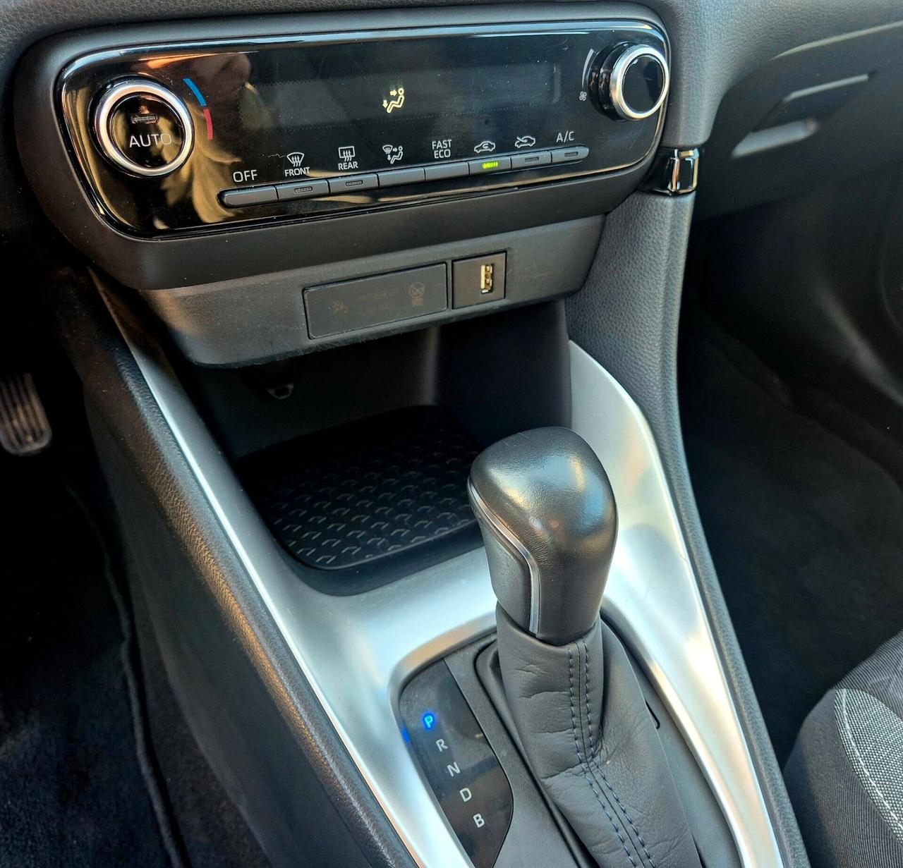 Toyota Yaris 1.5 Hybrid 5 porte Lounge