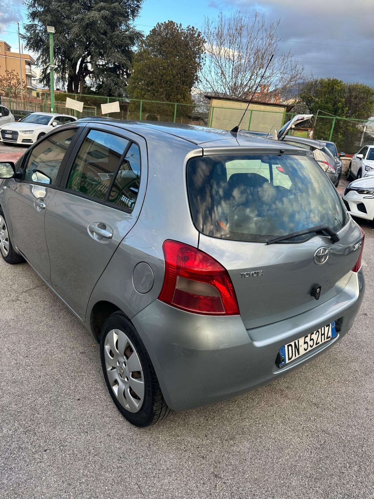 Toyota Yaris 1.0 5 porte
