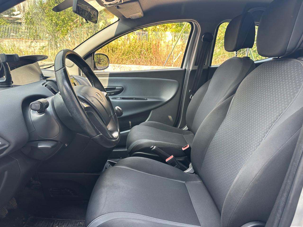 Lancia Ypsilon 1.3 MJT 16V 95 CV 5 porte S&S Silver