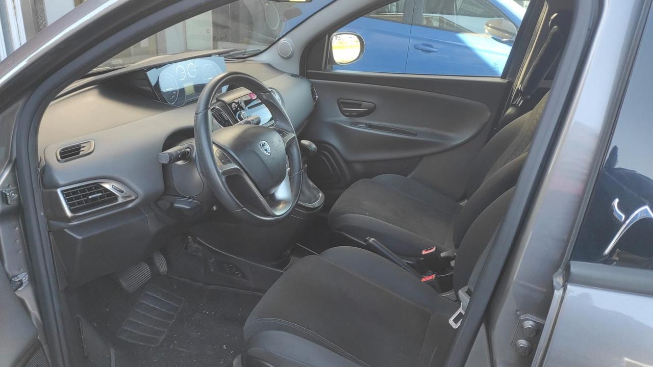 Lancia Ypsilon 0.9 TwinAir 85 CV 5 porte S&S Platinum