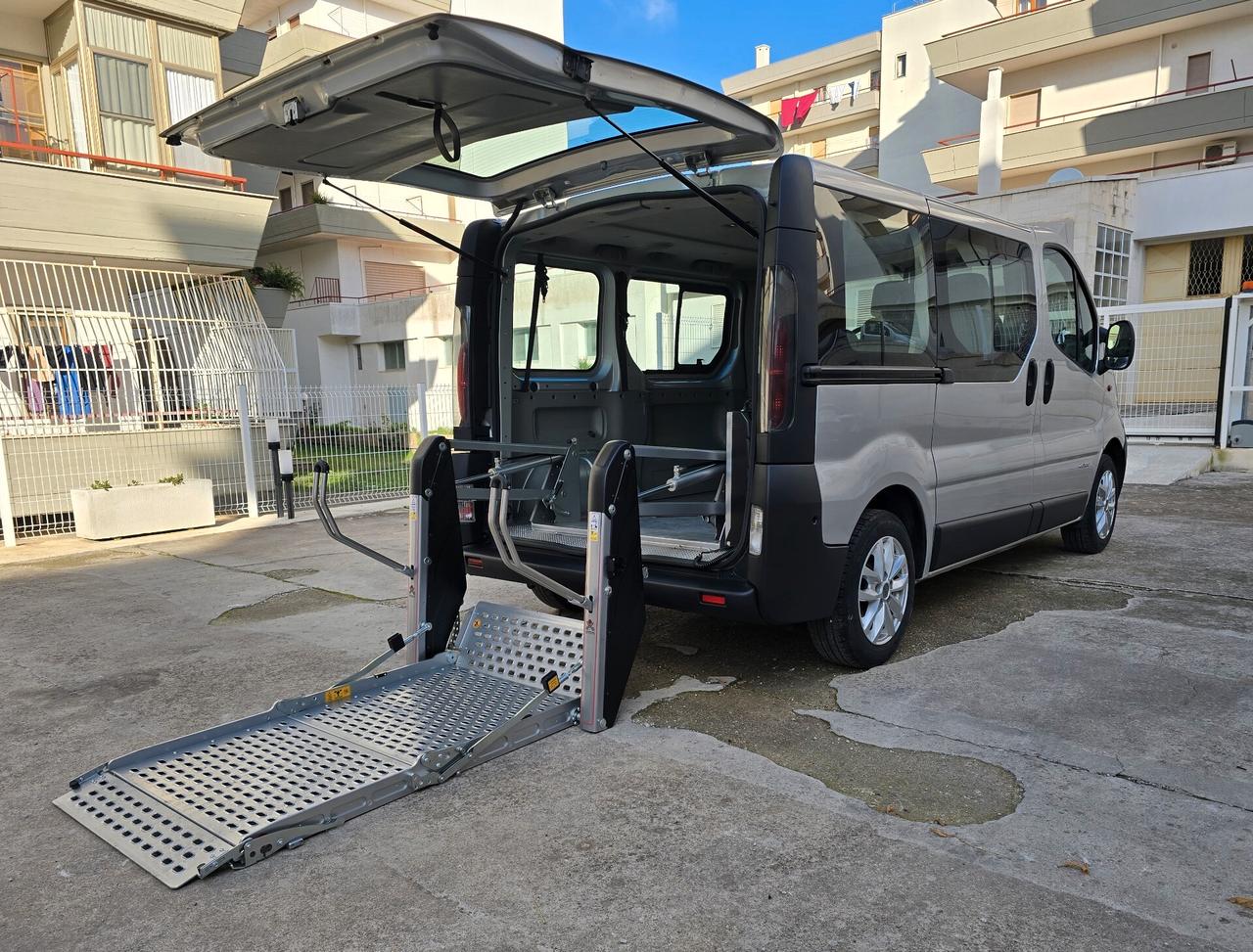 Nissan Primastar – SollevatoreIdraulico per Persone in Carrozzina