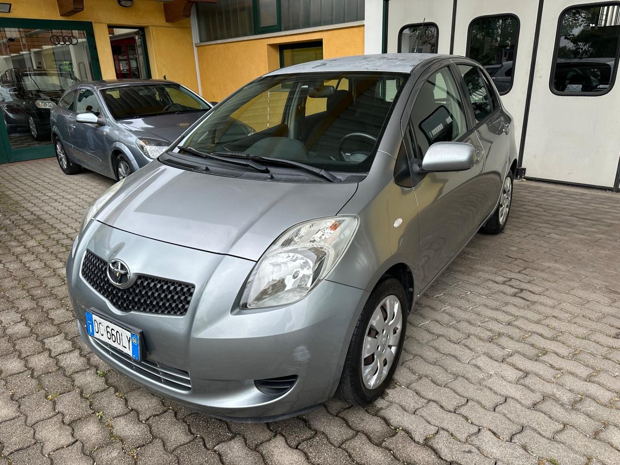 Toyota Yaris 1.0 5 porte