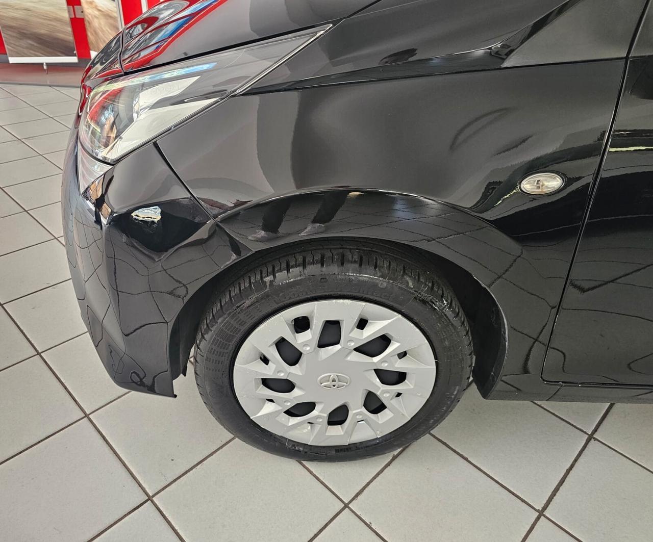 Toyota Aygo Connect 1.0 VVT-i 72 CV 5 porte x-cool