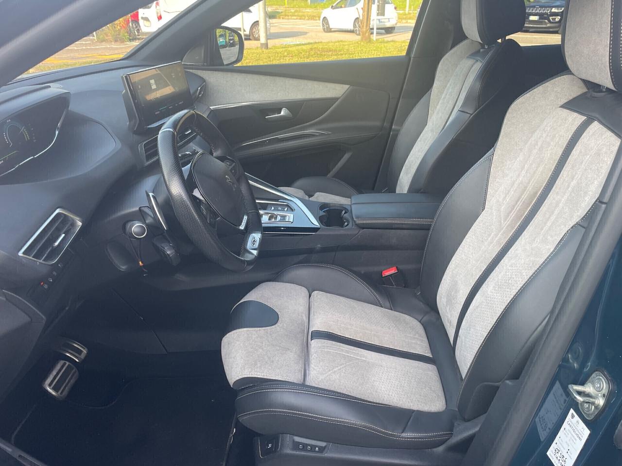 Peugeot 3008 Hybrid 225 *Automatik*Navi*Pelle*Full optional