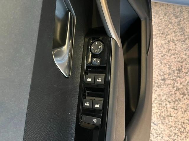 Lancia Ypsilon Hybrid e-DCT LX