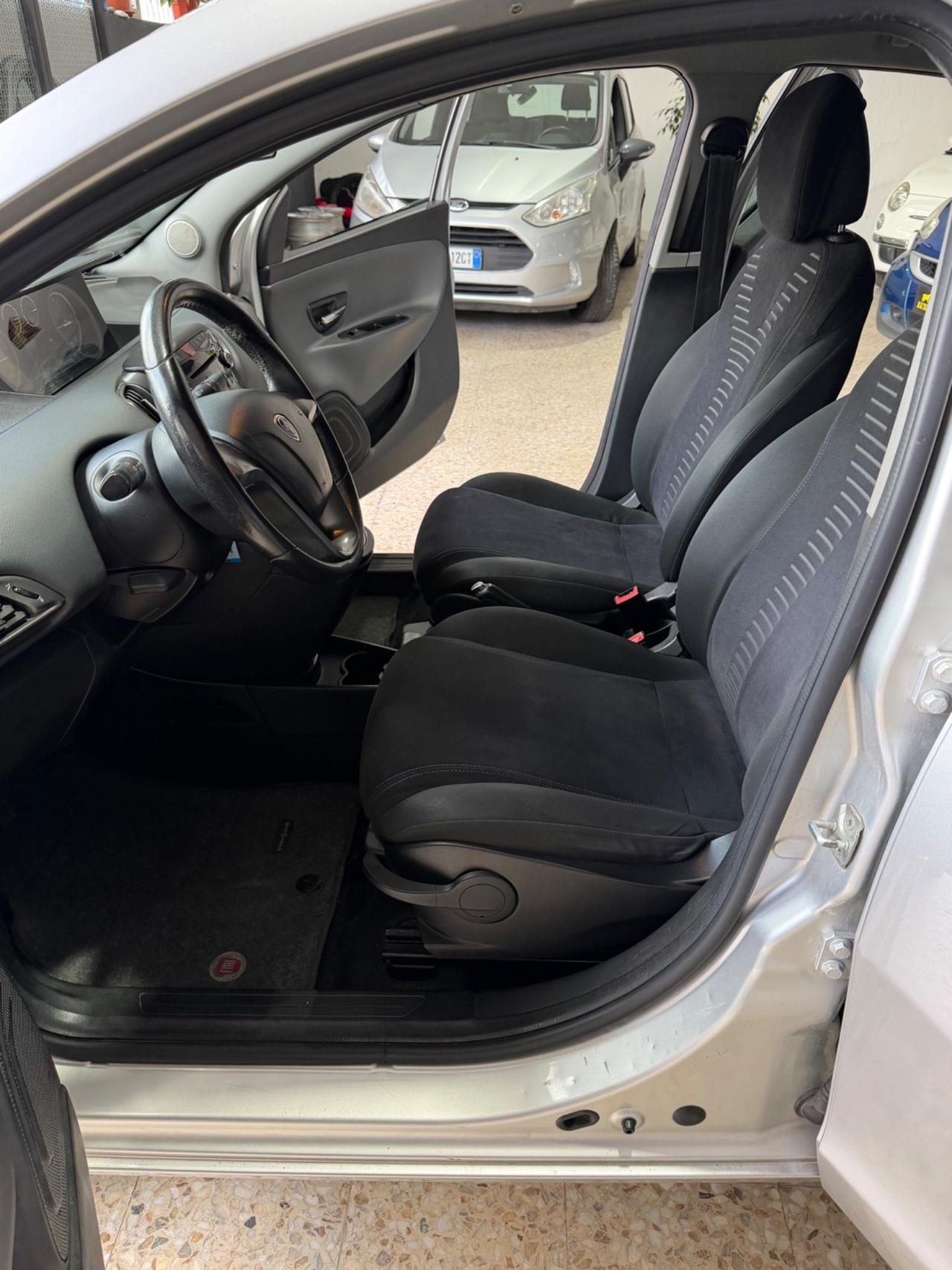 Lancia Ypsilon 1.2 69 CV 100 mila KM