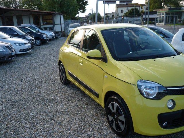 RENAULT Twingo SCe EDC Lovely
