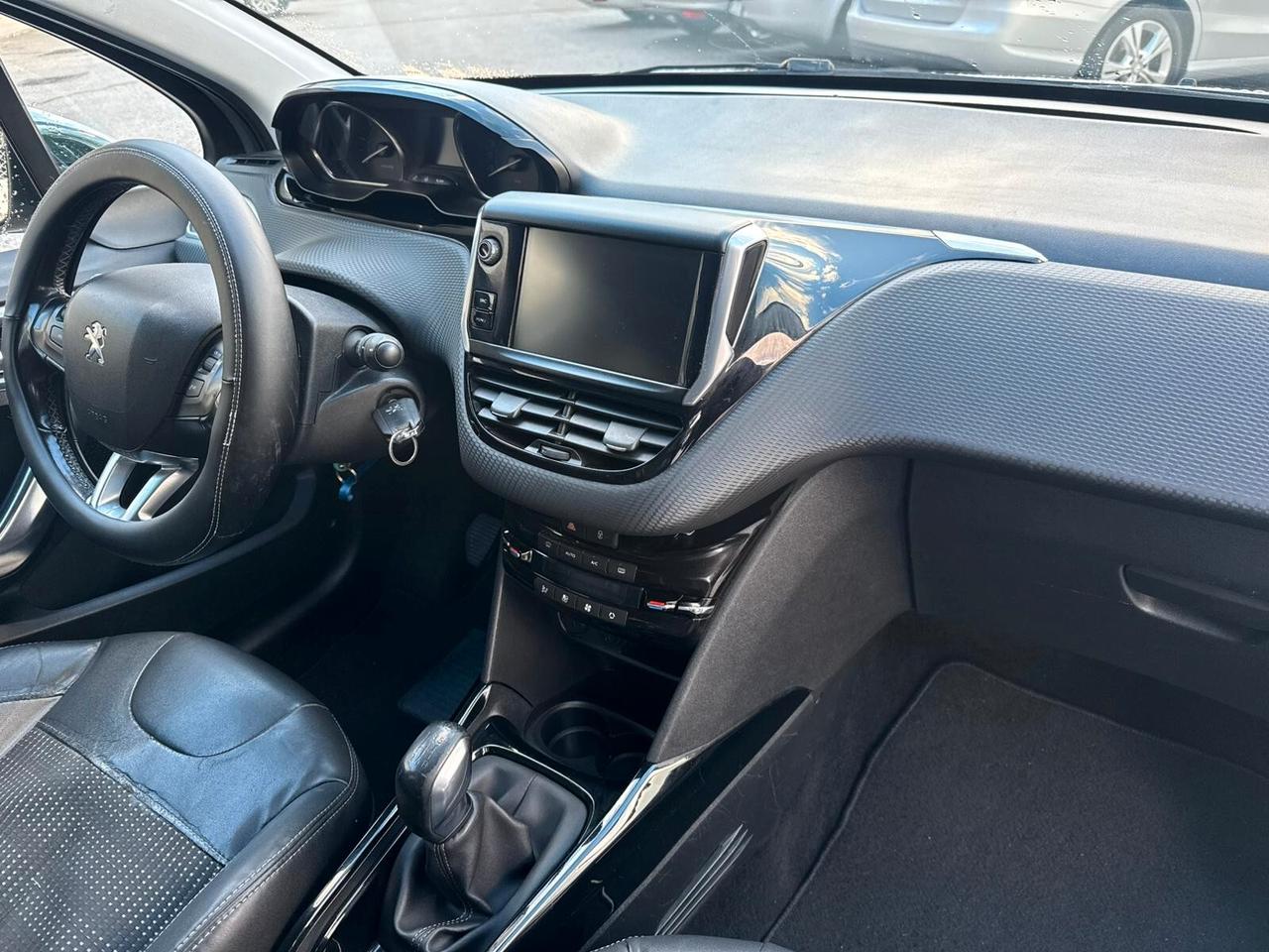 Peugeot 2008 BlueHDi 100cv Black Matt Garanzia