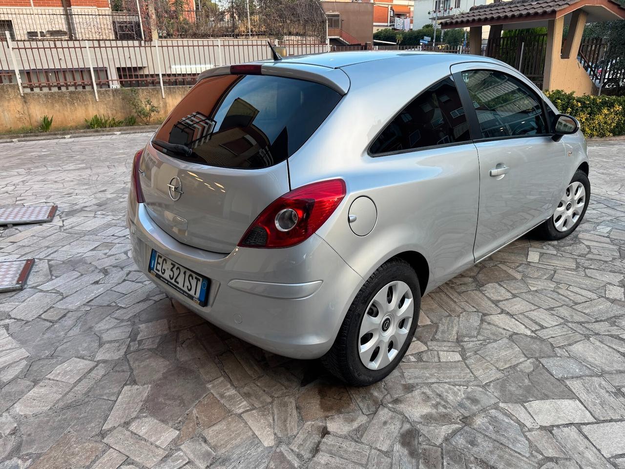 Opel Corsa 1.2 3 porte Club