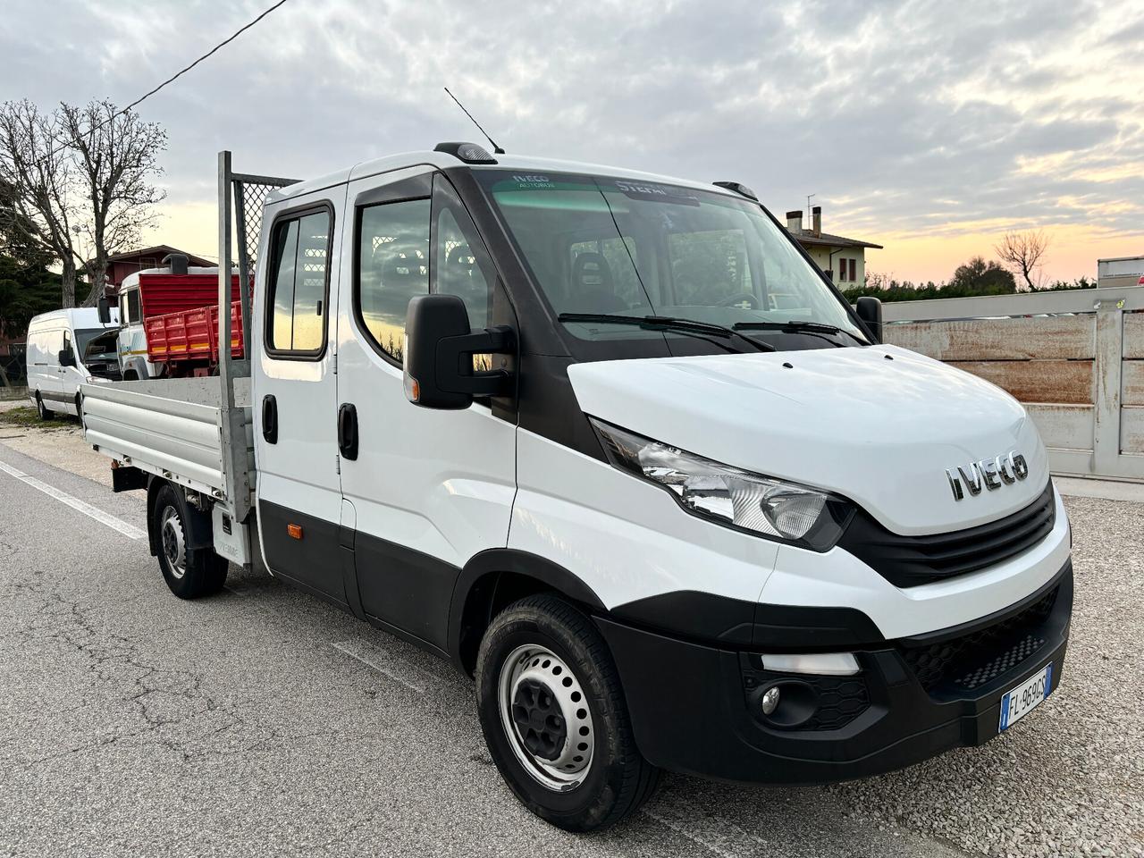 IVECO DAILY DOPPIA CABINA 7 POSTI