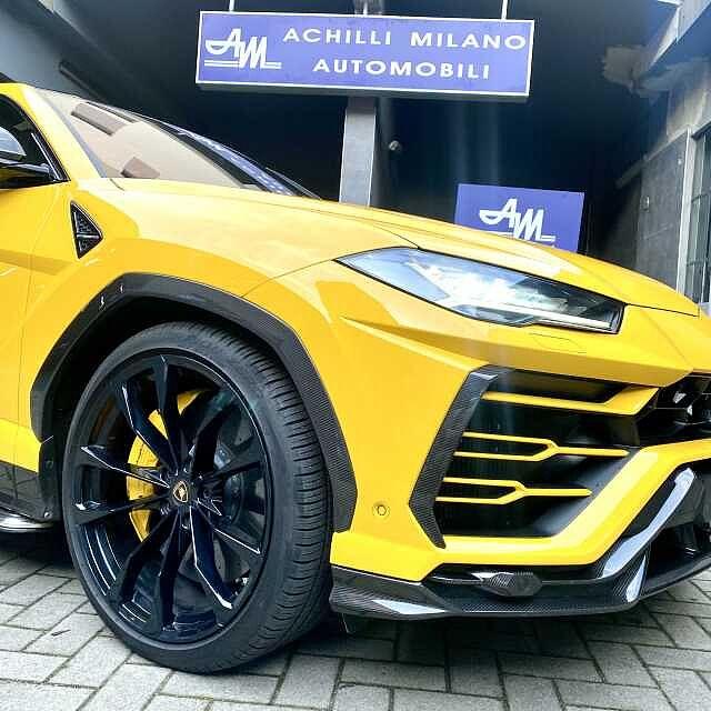 Lamborghini Urus 4.0 AKRAPOVIC FULL CARBO