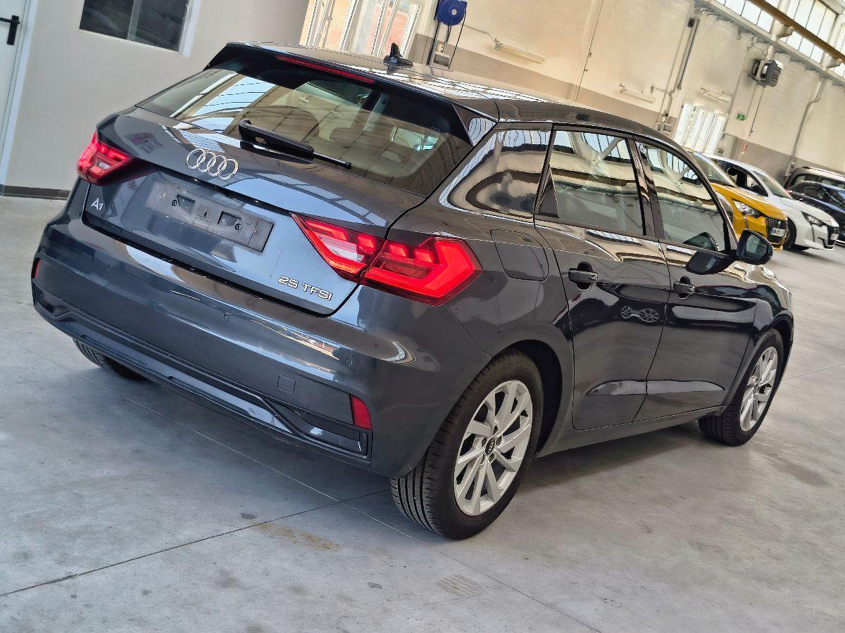 AUDI - A1 Sportback - A1 allstreet 25 TFSI S.Tronic Admired