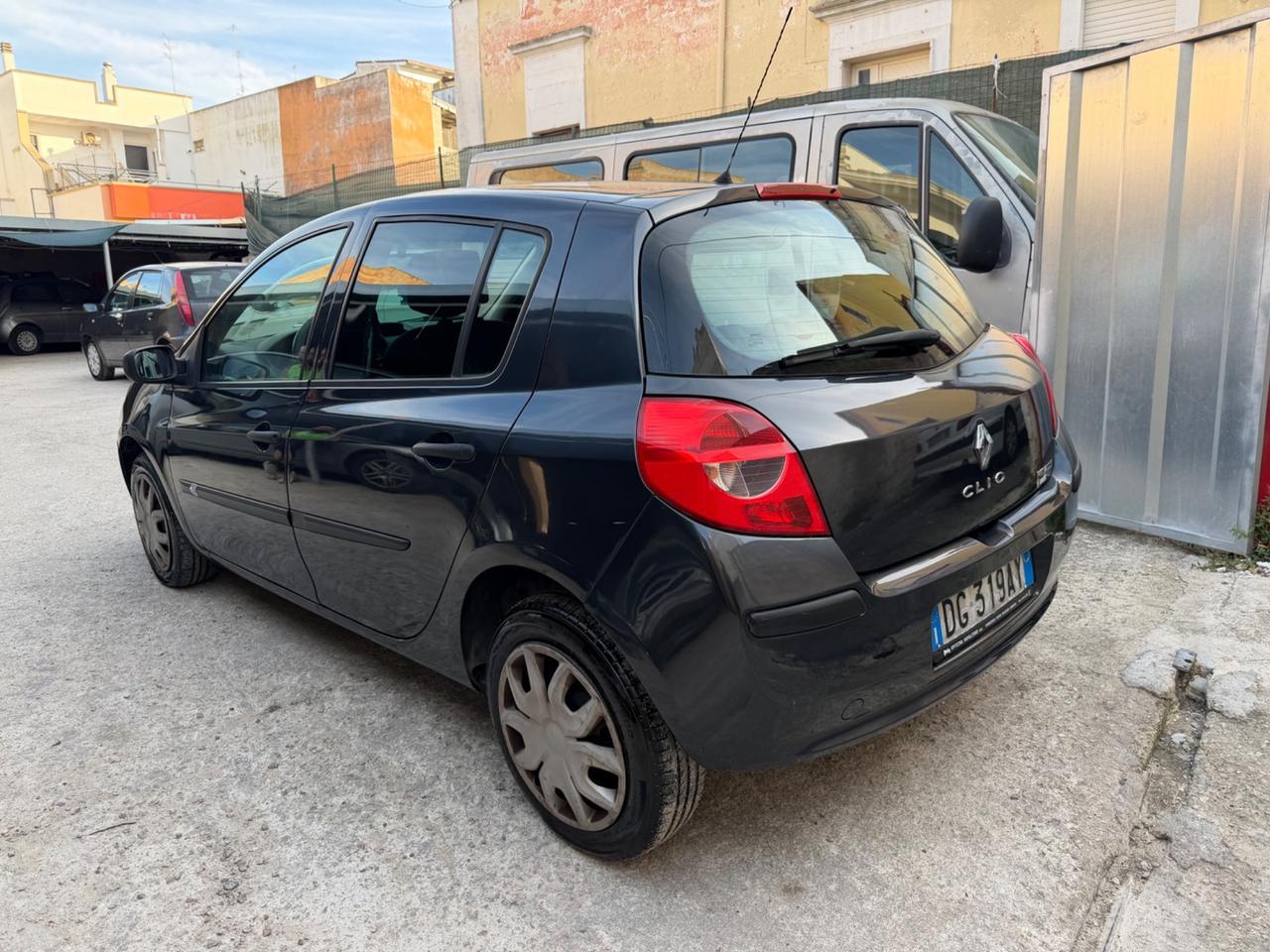 Renault Clio Storia 1.2 16V 5 porte Dynamique