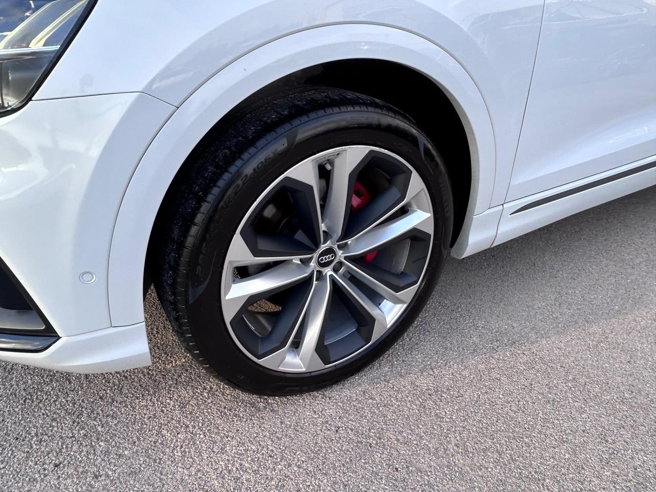 Audi Q8 50 TDI 286 CV quattro S-Line allestimento RS