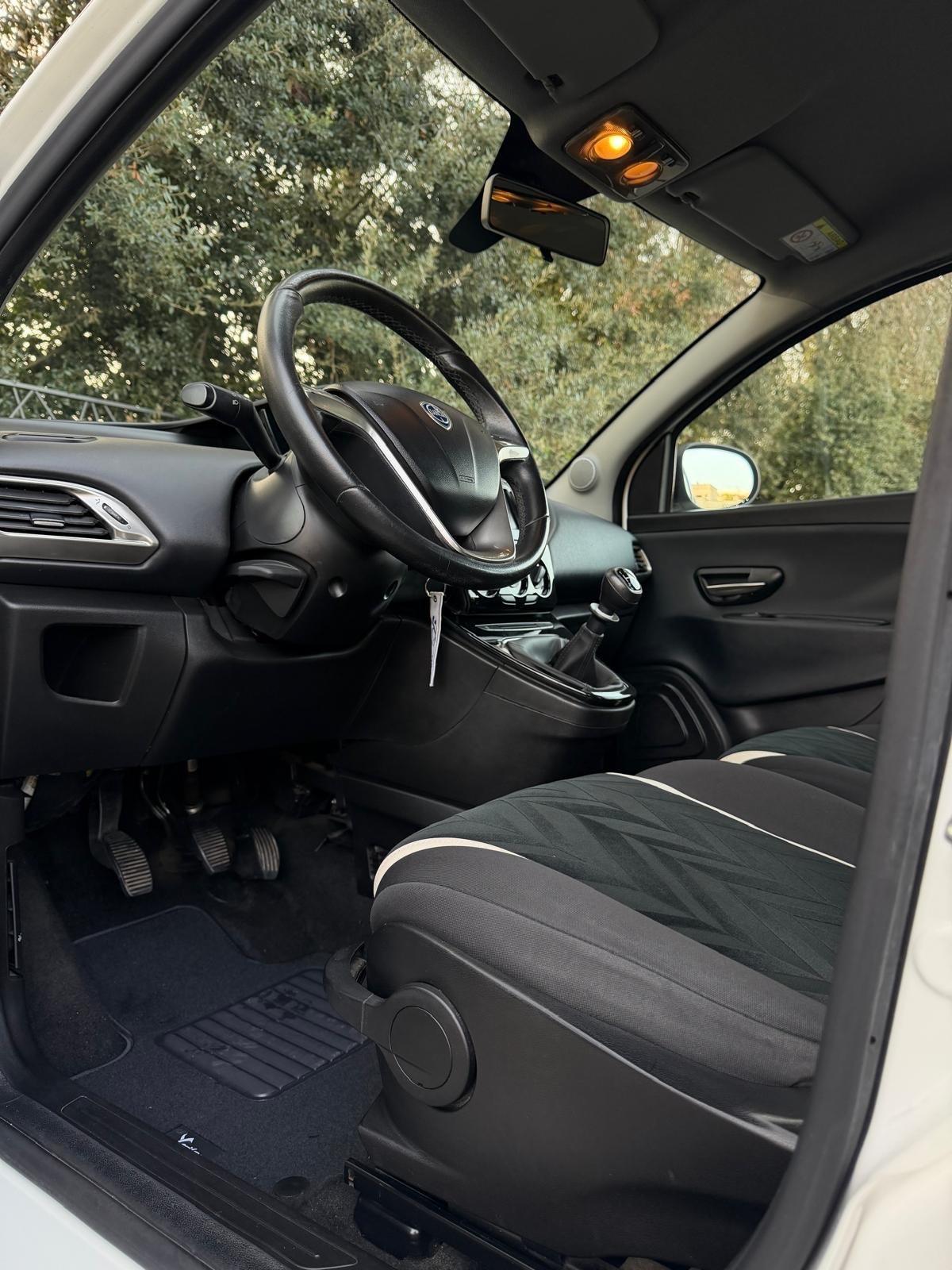 Lancia Ypsilon 1.2 69 CV 5 porte Gold