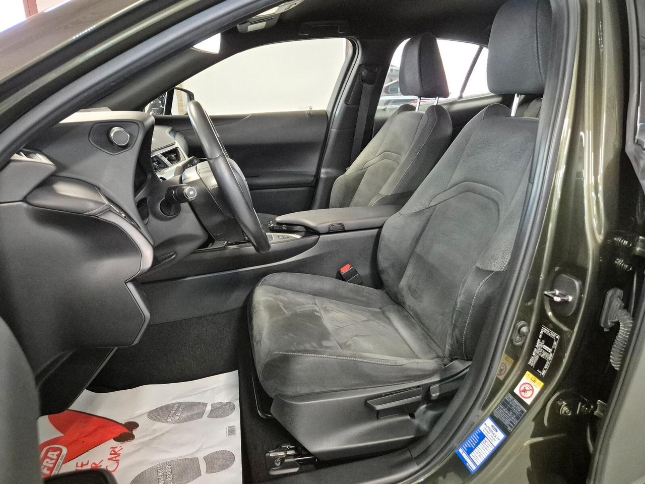 Lexus UX Hybrid Business