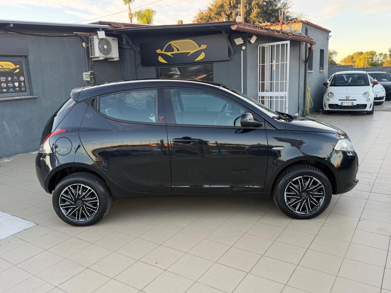 Lancia Ypsilon 0.9 TwinAir 85 CV 5 porte Metano Ecochic Silver