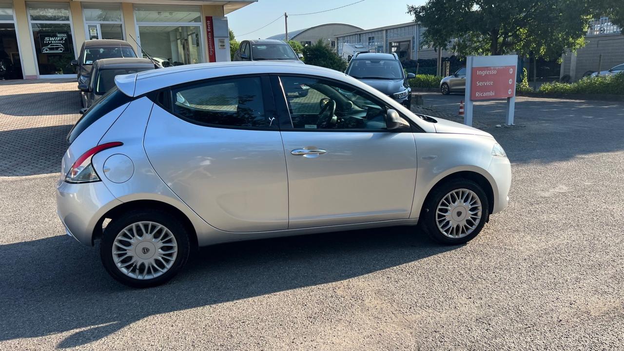 Lancia Ypsilon 1.2 69 CV 5 porte Silver