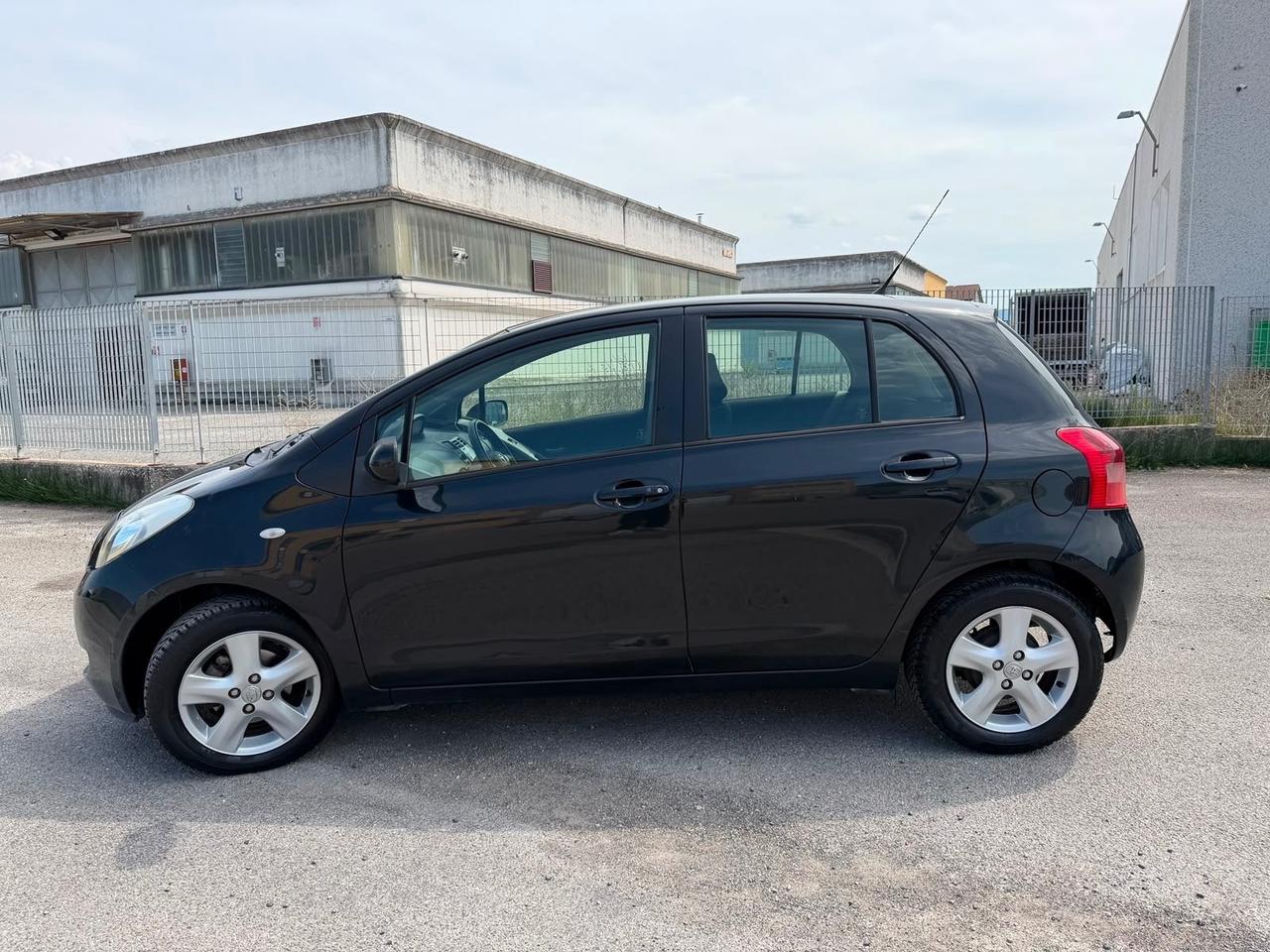 Toyota Yaris 1.0 5p Sol 130000 km