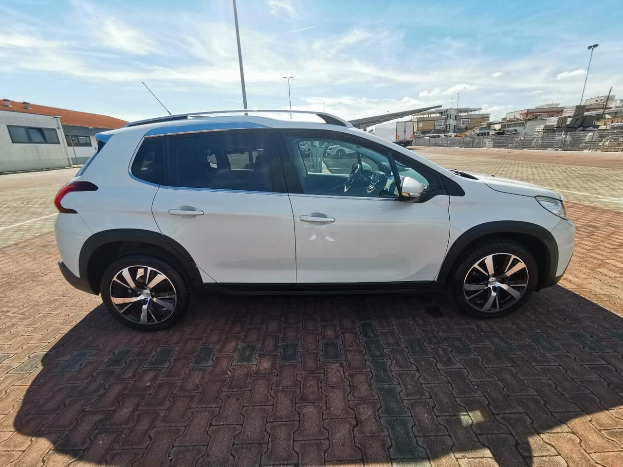 Peugeot 2008 BlueHDi 100 Allure 2017 NAV/RETROC.