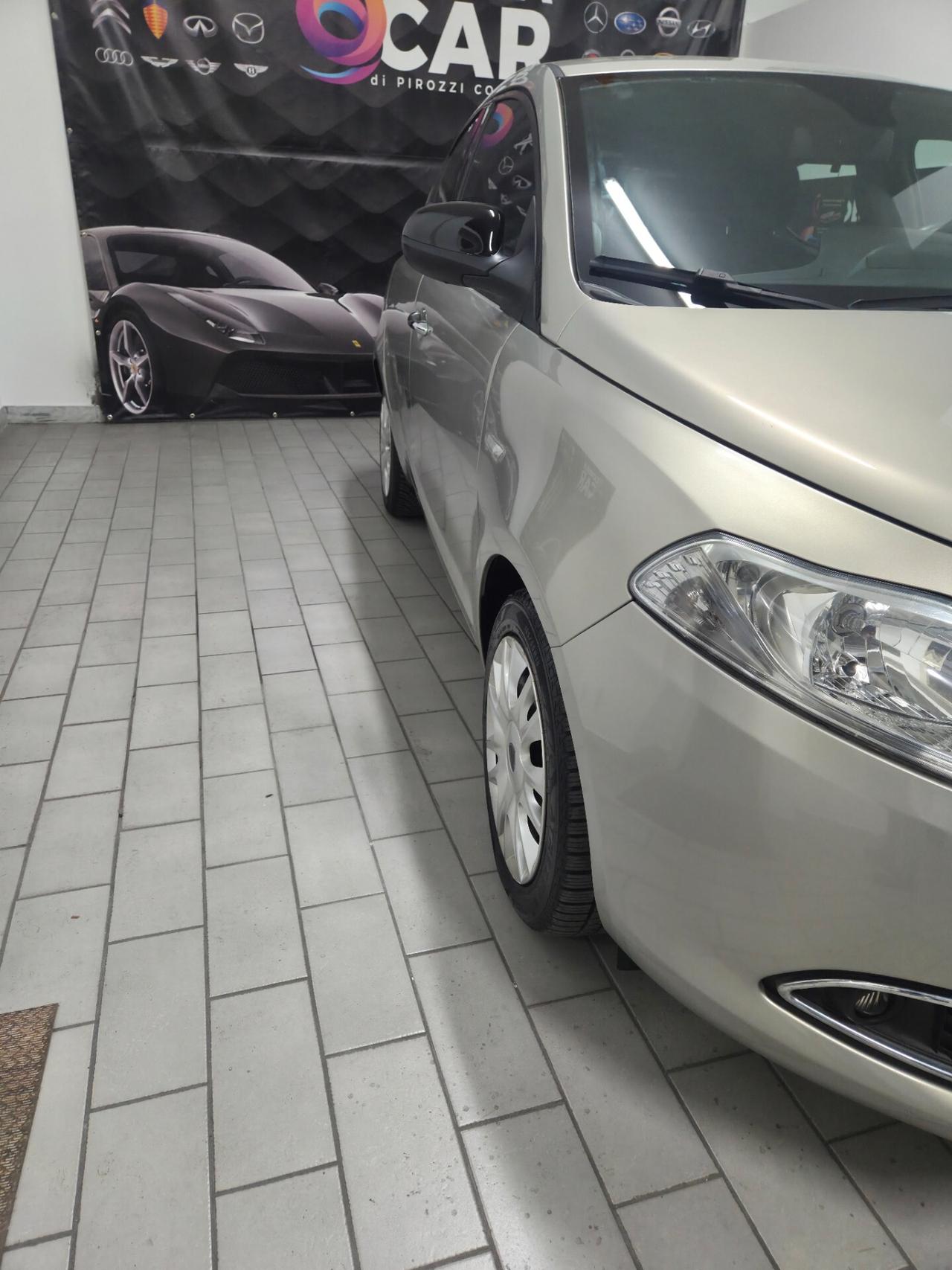 Lancia Ypsilon 0.9 TwinAir 85 CV 5 porte S&S Silver