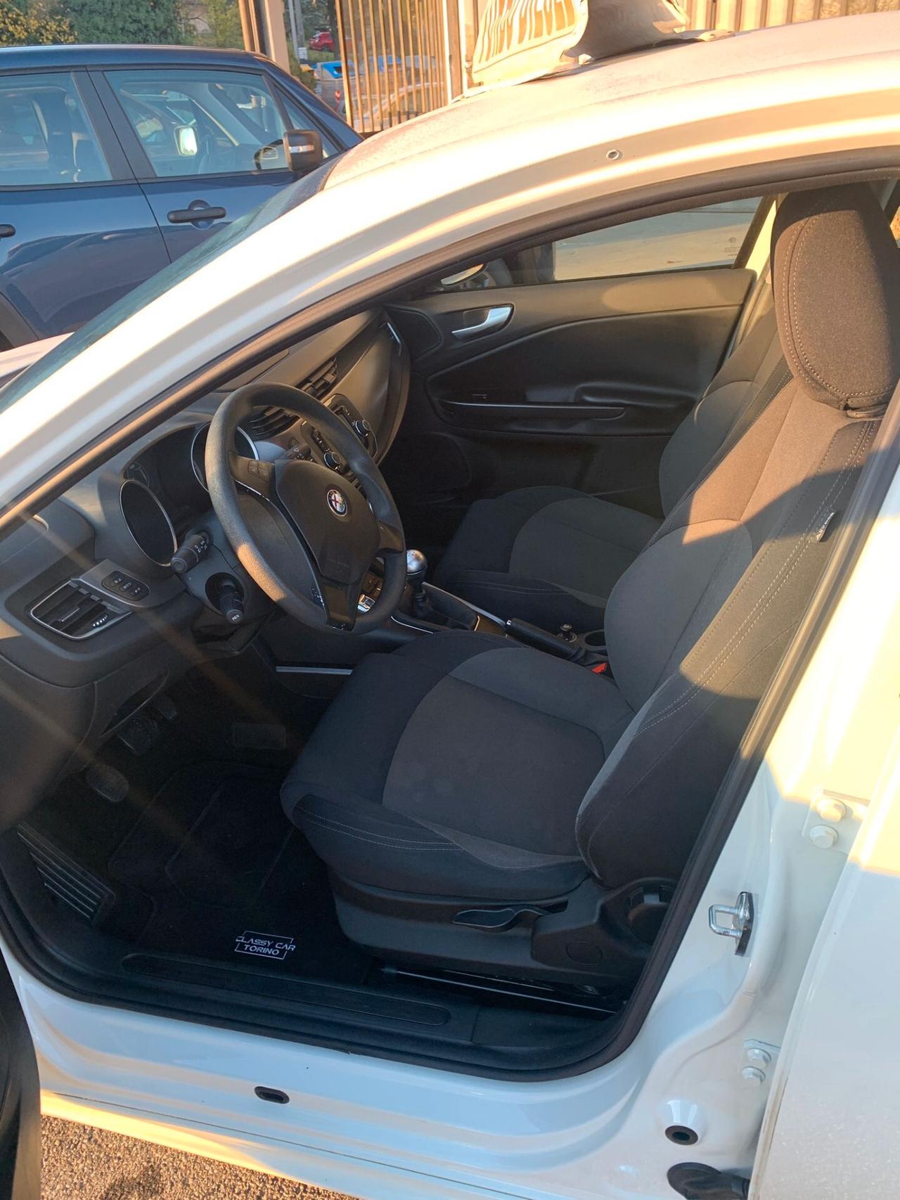 Alfa Romeo Giulietta tdi 1600 cc, molto bella , accessoriata, anno 2014, km 98000, tagliandata, neo patentati