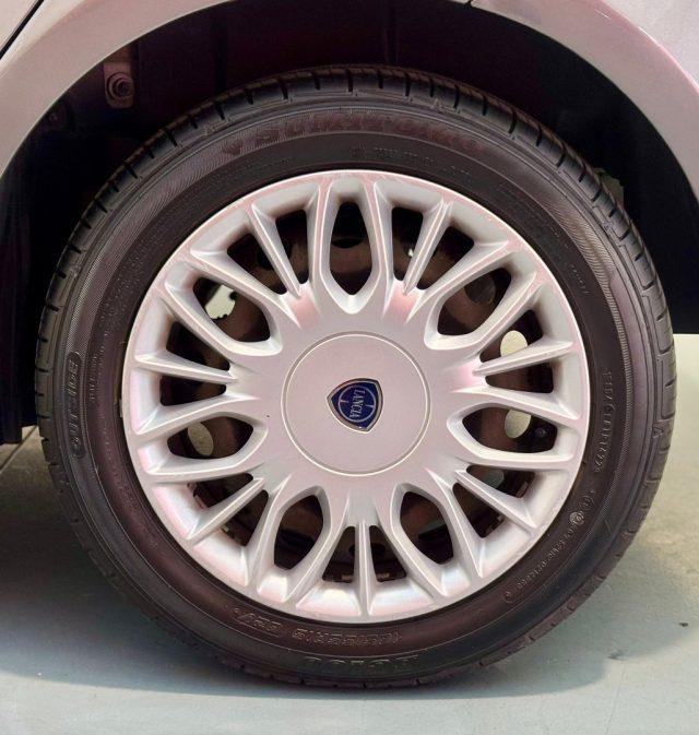 LANCIA Ypsilon 1.2 69 CV 5 porte Silver