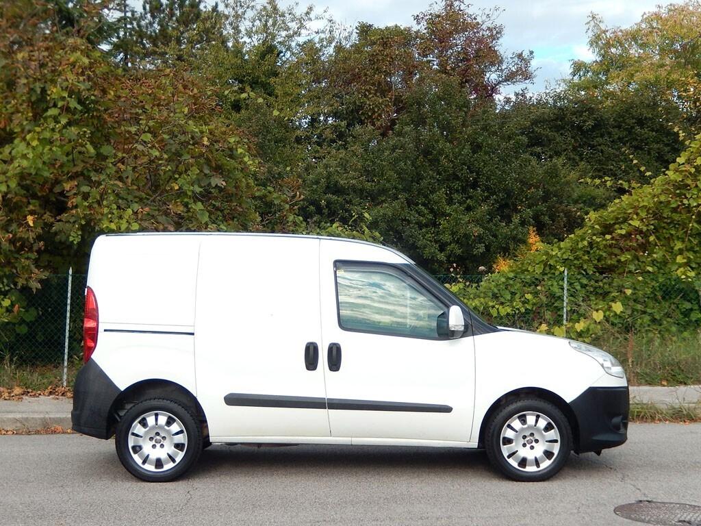 FIAT DOBLO' 1.4 T-Jet Metano con GANCIO TRAINO