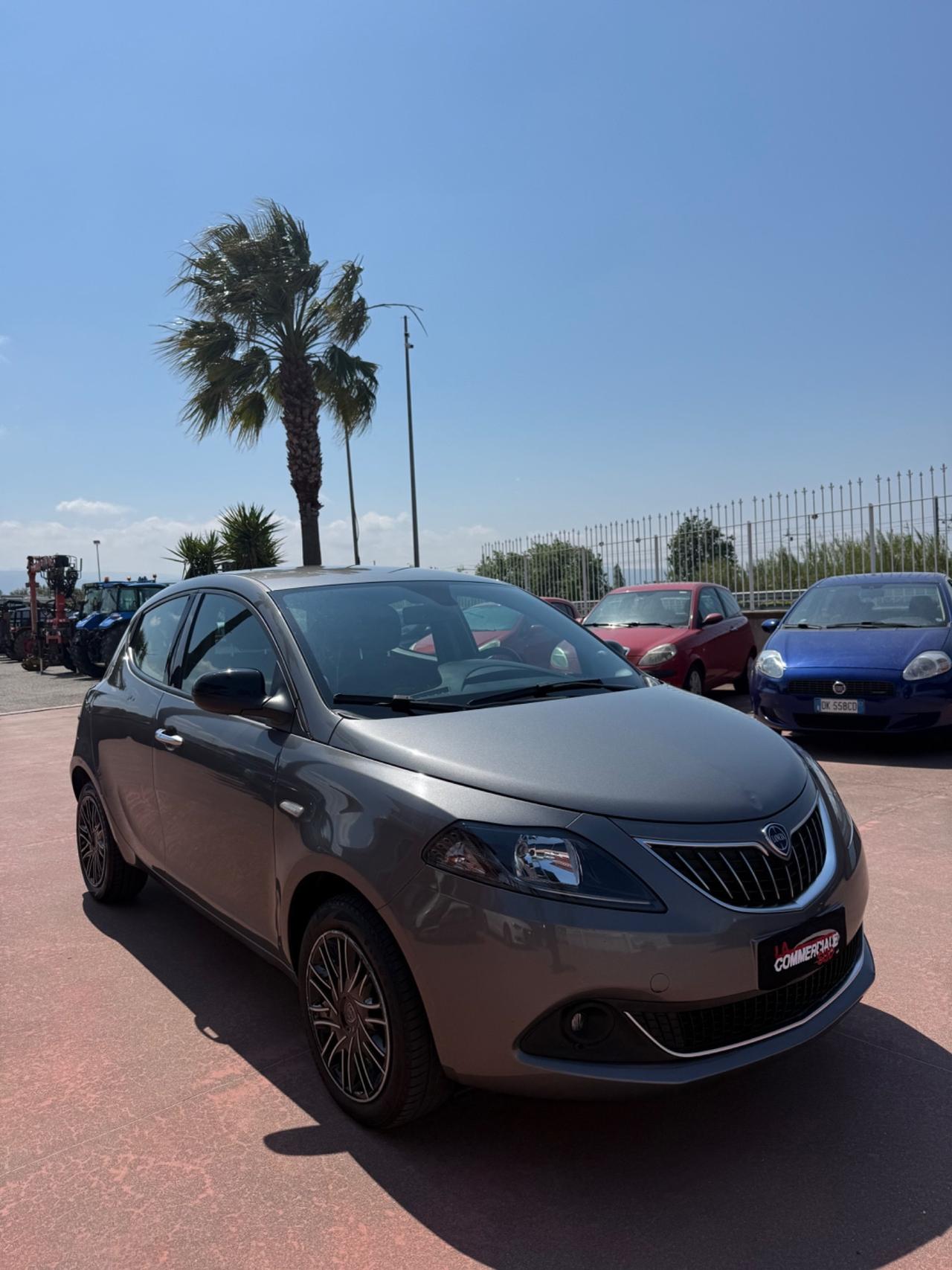 Lancia Ypsilon 1.0 Hybrid 69cv