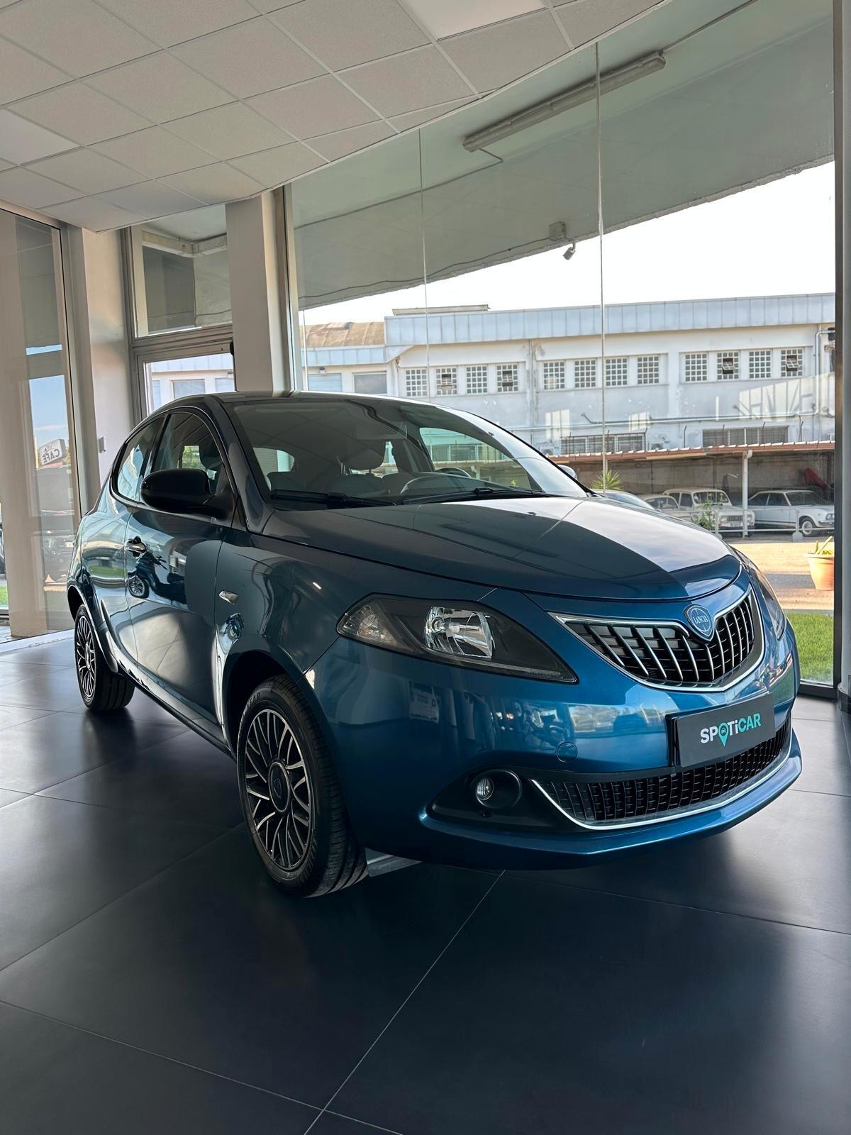 Lancia Ypsilon 1.0 FireFly 5 porte S&S Hybrid Platino