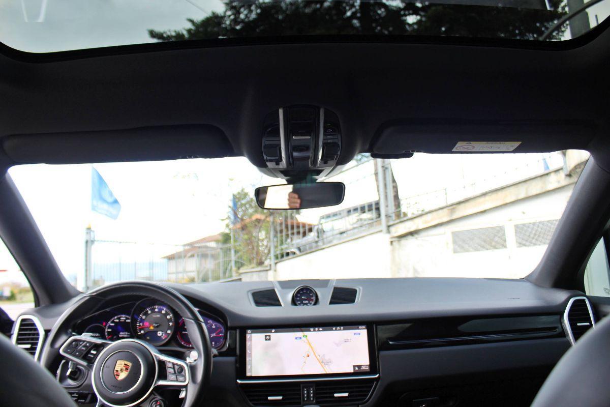 PORSCHE - Cayenne Coupe'