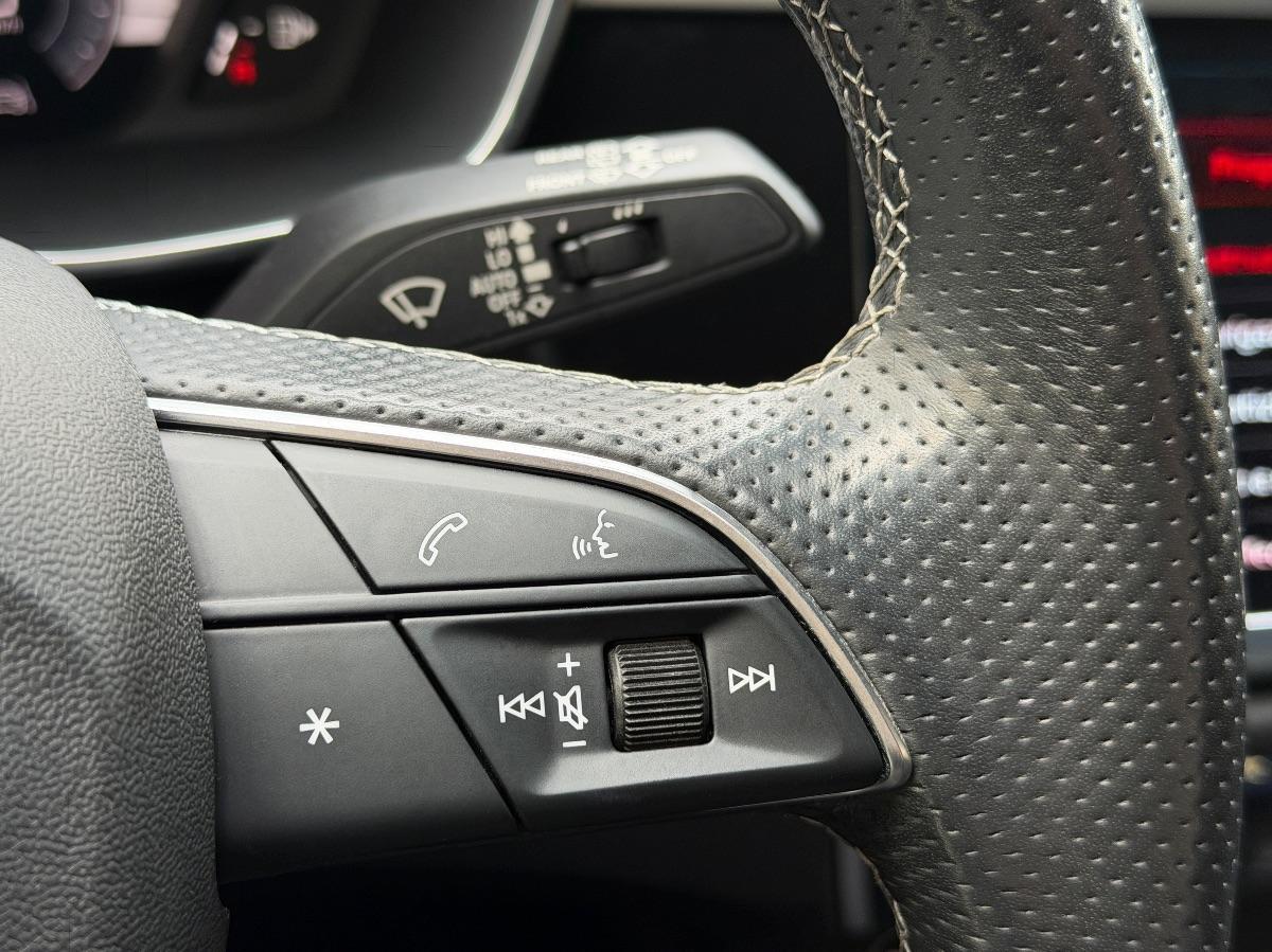 Audi Q3 Sportback 40 TDI Quattro S-line Identity Black 200 CV