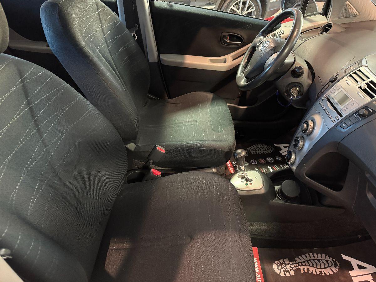 TOYOTA Yaris 1.4 D Cambio Automatico