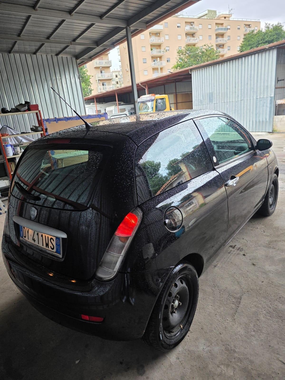 Lancia Ypsilon 1.4 Argento Ecochic GPL
