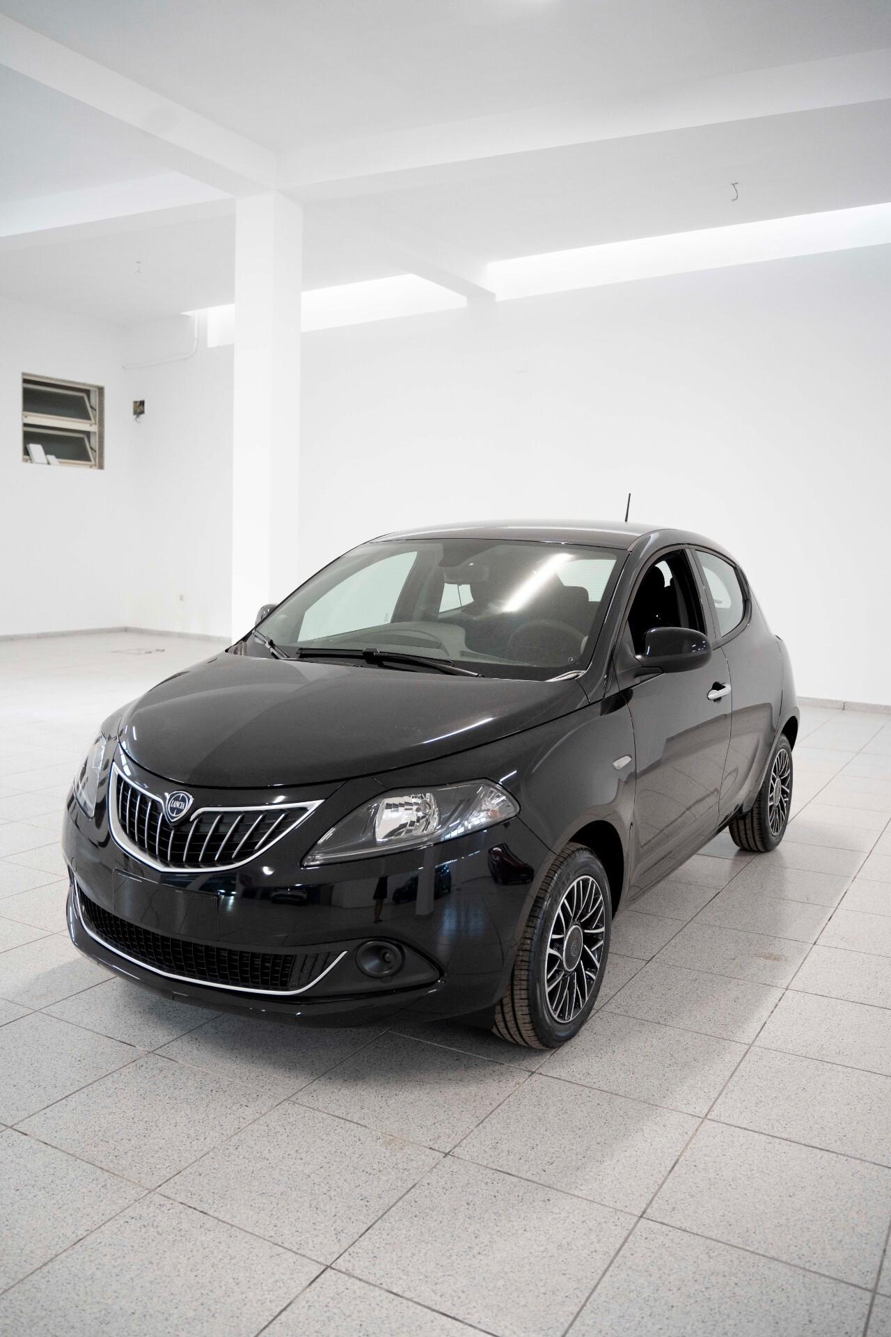 Lancia Ypsilon 1.0 FireFly 5 porte S&S Hybrid Platino