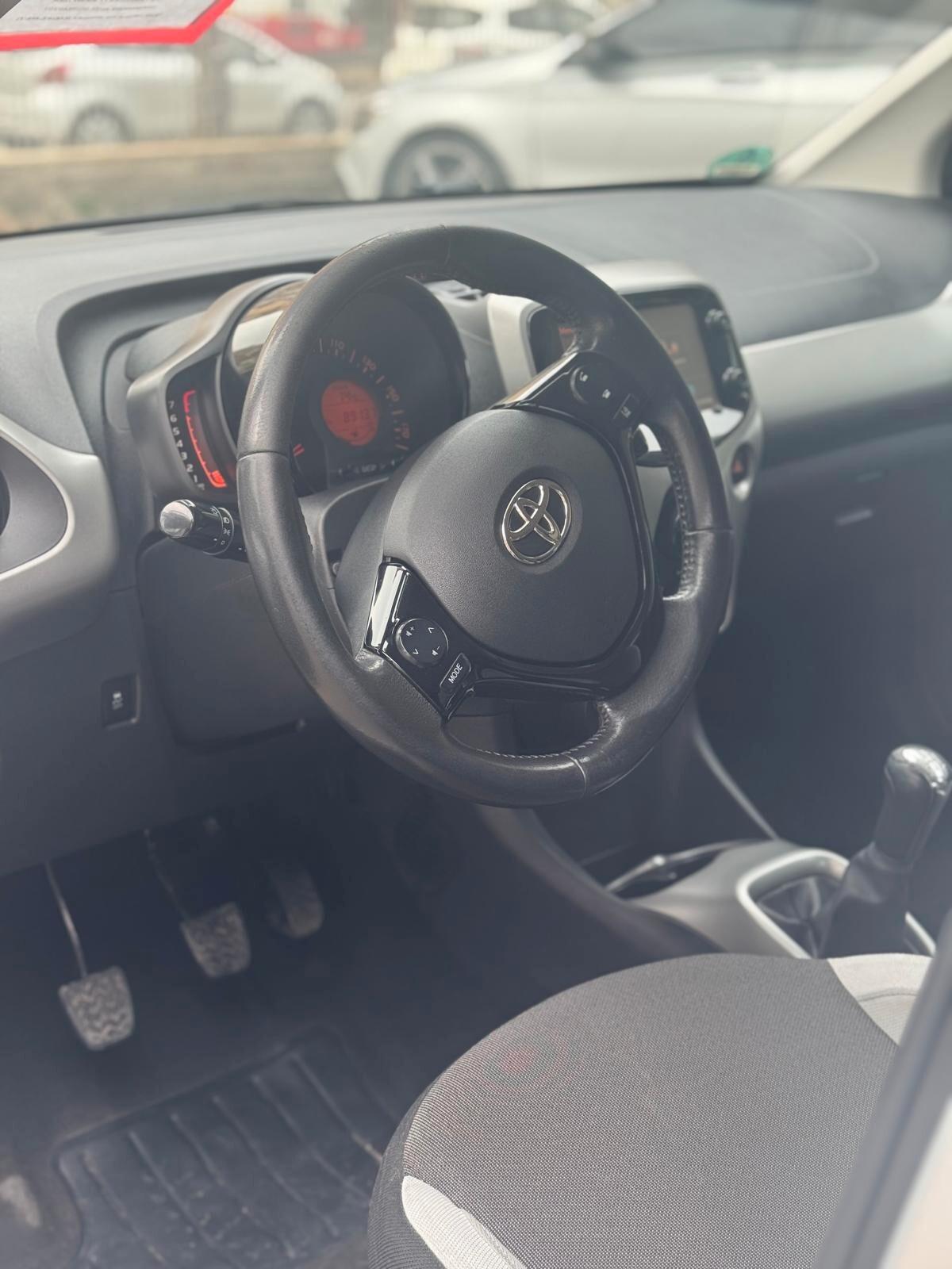 Toyota Aygo 1.0 VVT-i 69 CV 5 porte x-cool