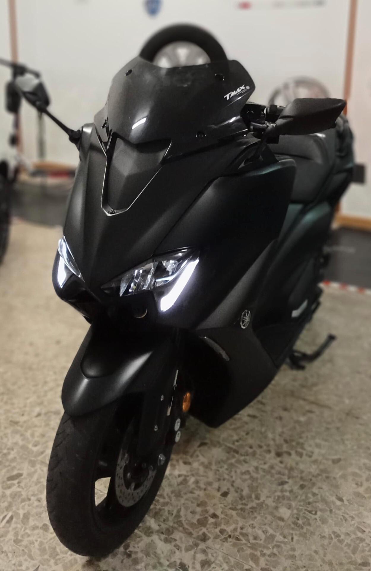 YAMAHA T MAX 2021