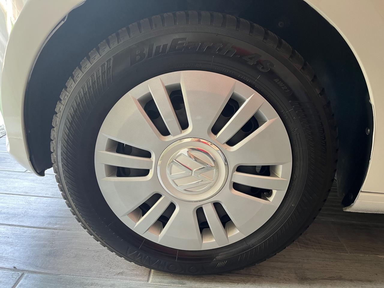 VOLKSWAGEN UP 1000 A METANO FULL OPTIONAL