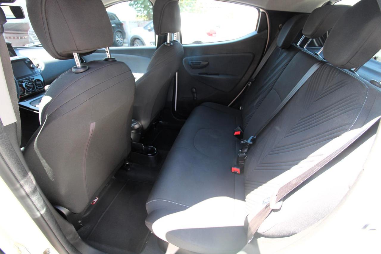 Lancia Ypsilon 1.0 FireFly 5 porte S&S Hybrid Alberta Ferretti