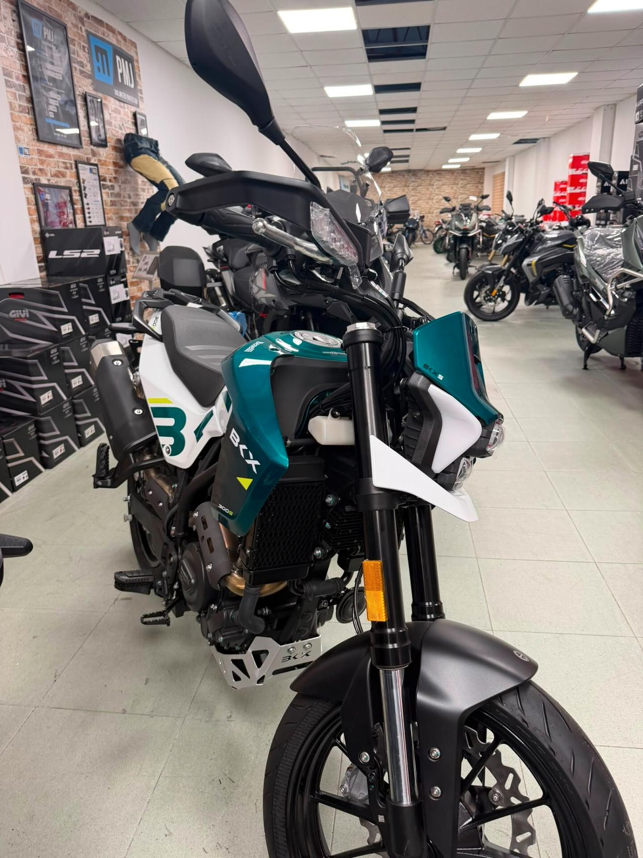 Benelli BKX 300 BKS & BKX