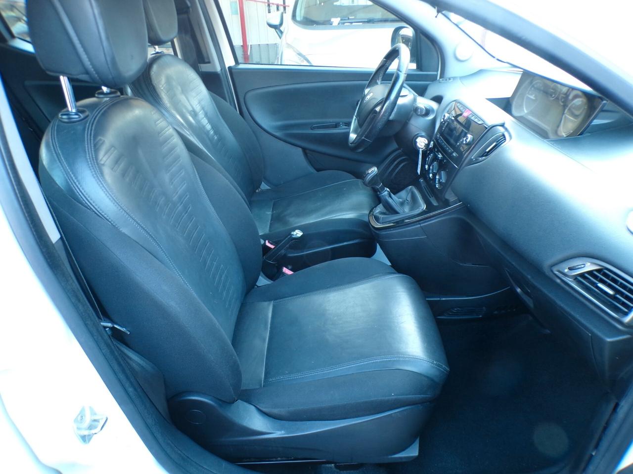 Lancia Ypsilon 1.3 MJT 75 CV Unyca