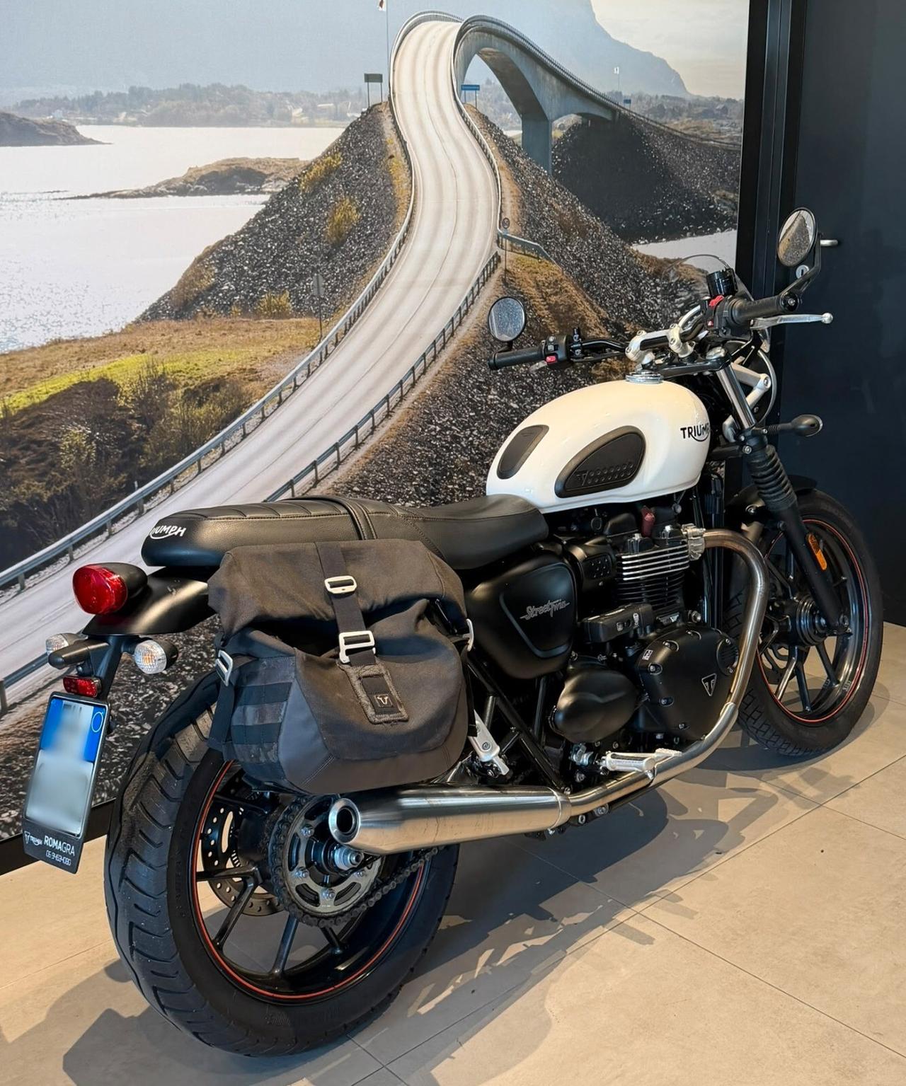 Triumph Street Twin