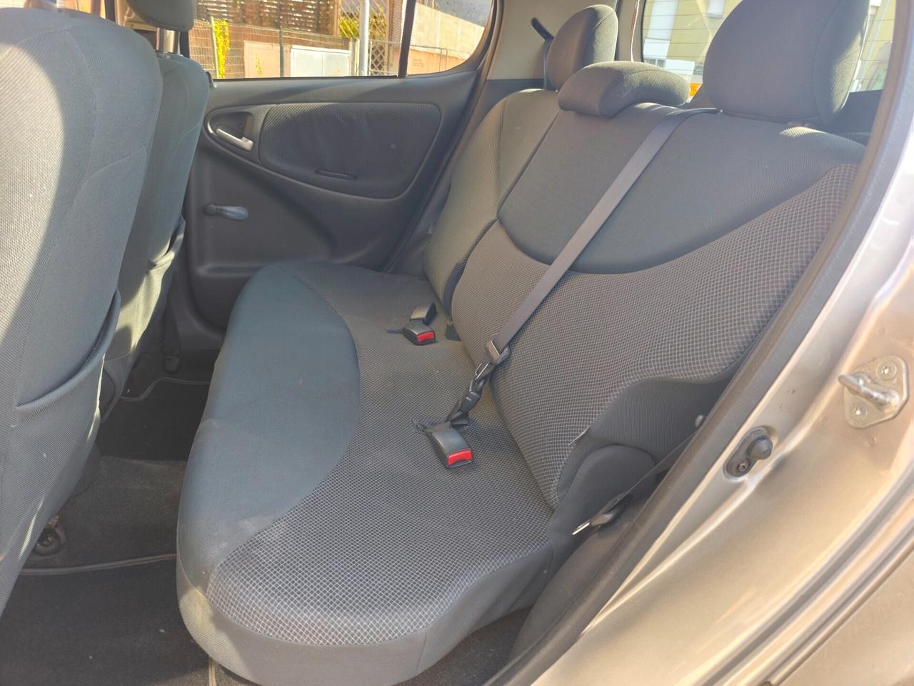Toyota Yaris 1.0 benz euro 4 16V cat 5 porte Sol