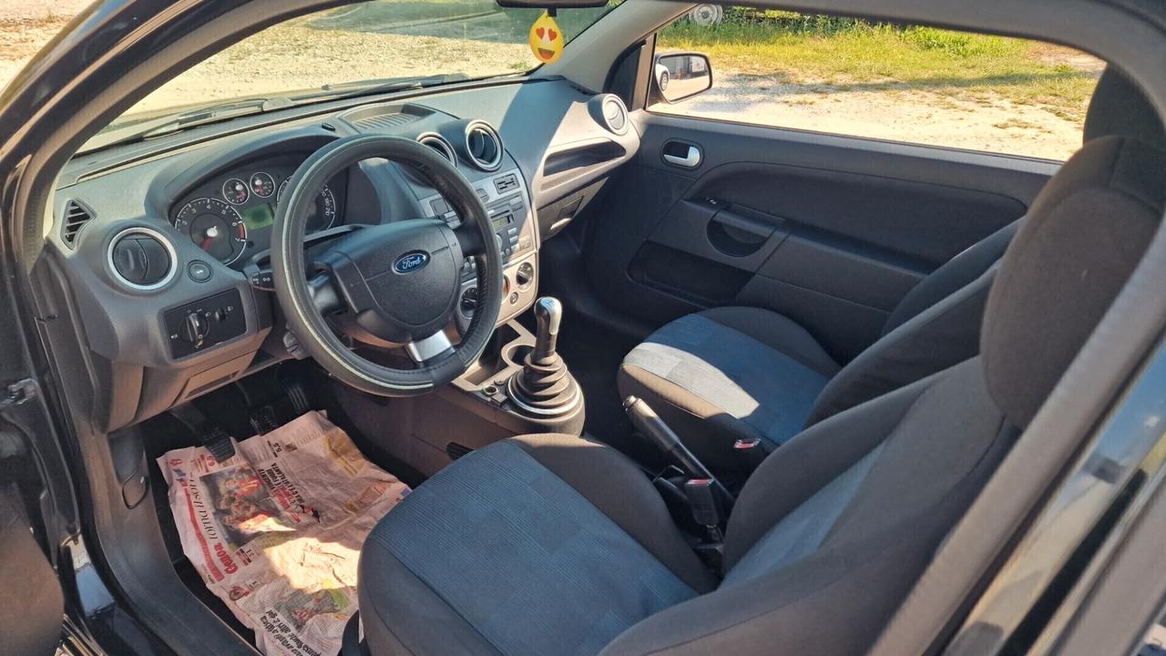 Ford Fiesta 1.2 16V 3p. Ghia "GPL"