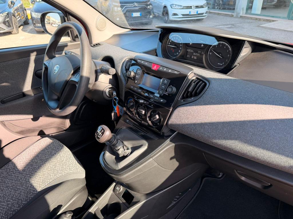 Lancia Ypsilon 1.0 firefly hybrid Silver s&s 70cv