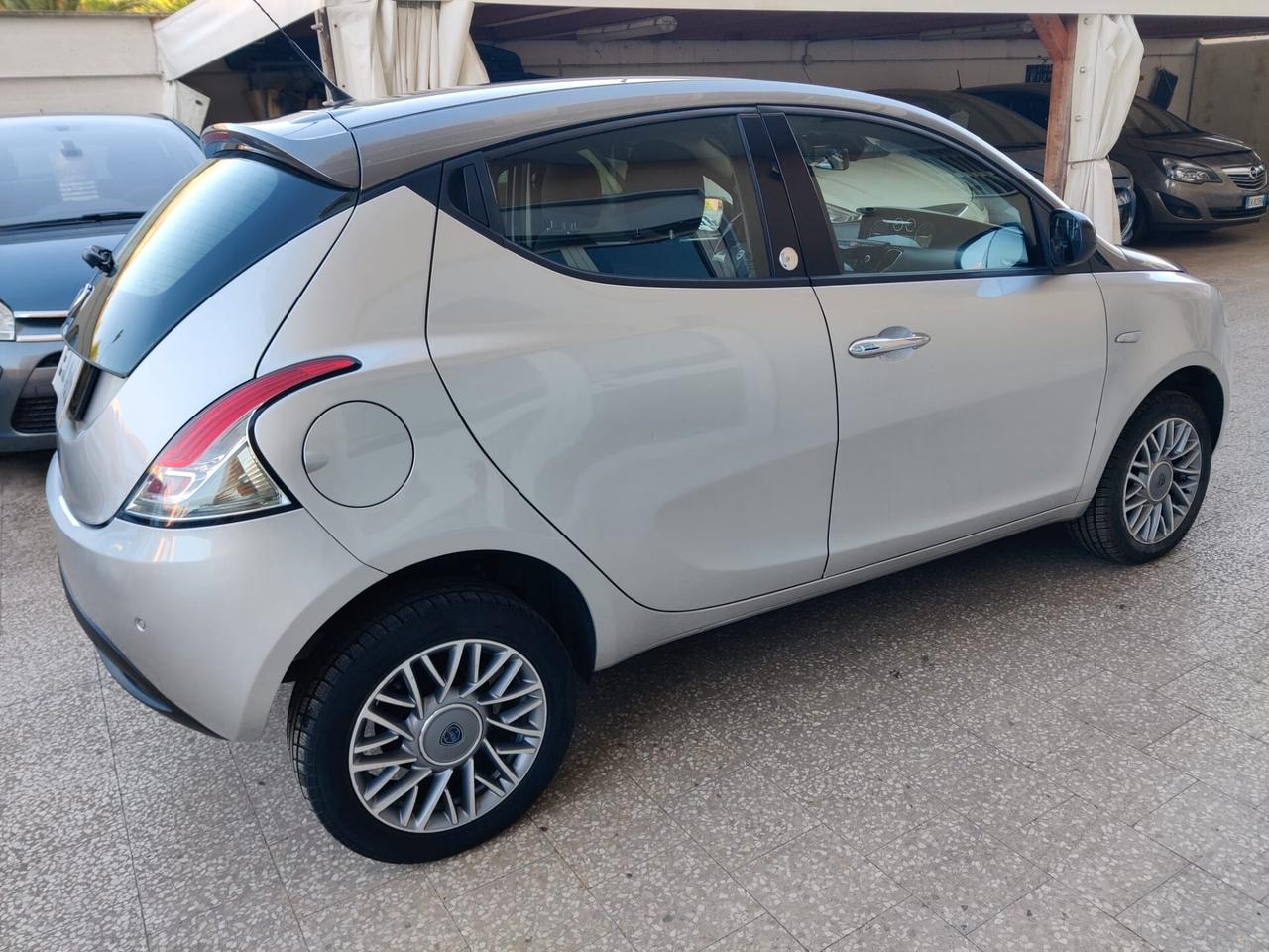 Lancia Ypsilon Benz/Metano