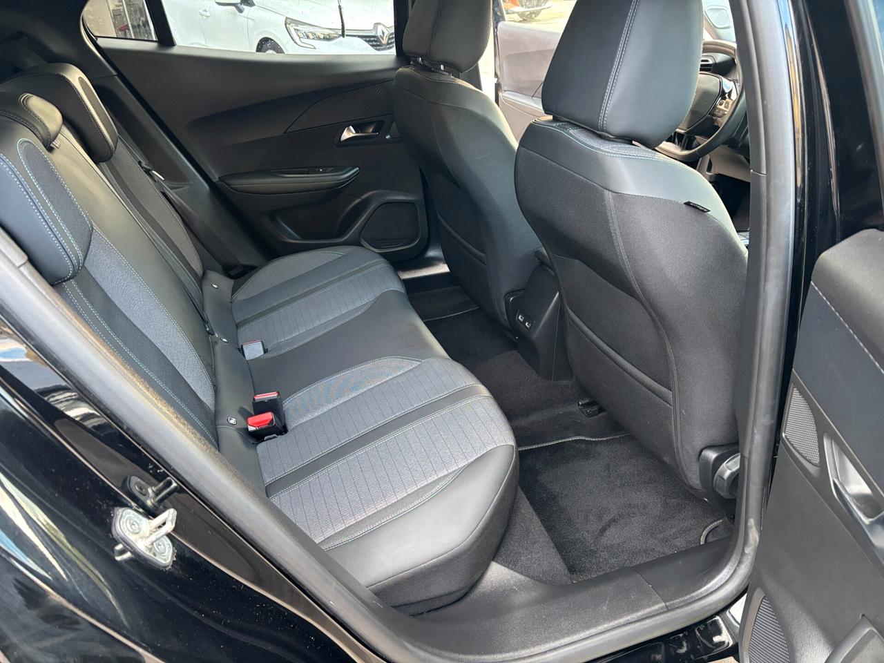 Peugeot 2008 BlueHDi 130 CV EAT8 Allure-2022