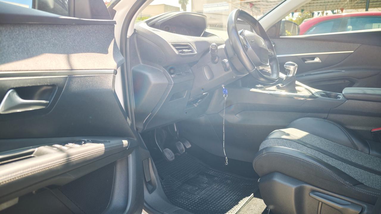 COME NUOVA PEUGEOT 3008 1.5DCI 130CV ALLURE