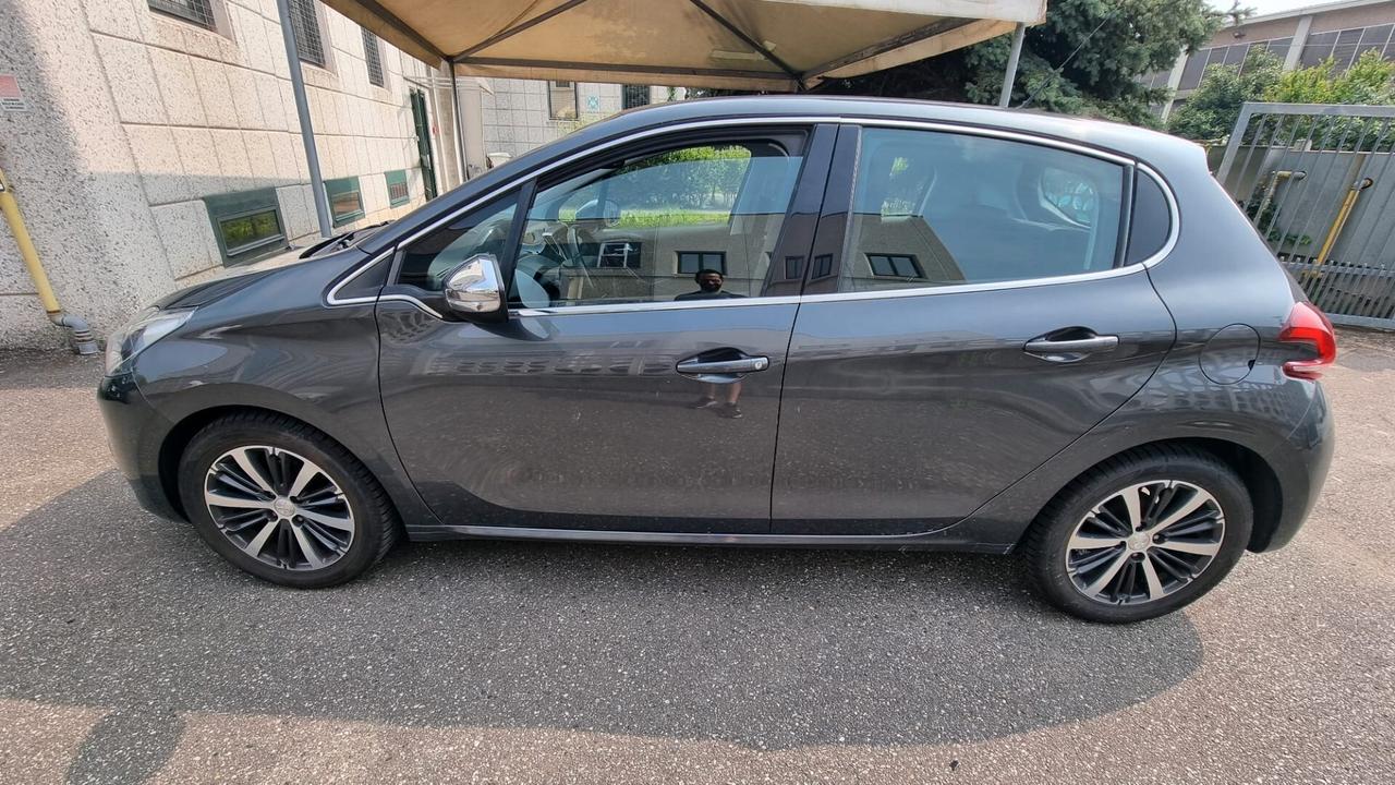 Peugeot 208 PureTech 82 5p. GPL Allure